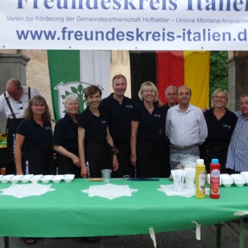 „Wurstel, Bäh-Brot und Birra della Germania“, Hofbieber beim Multi Etnica in Modigliana